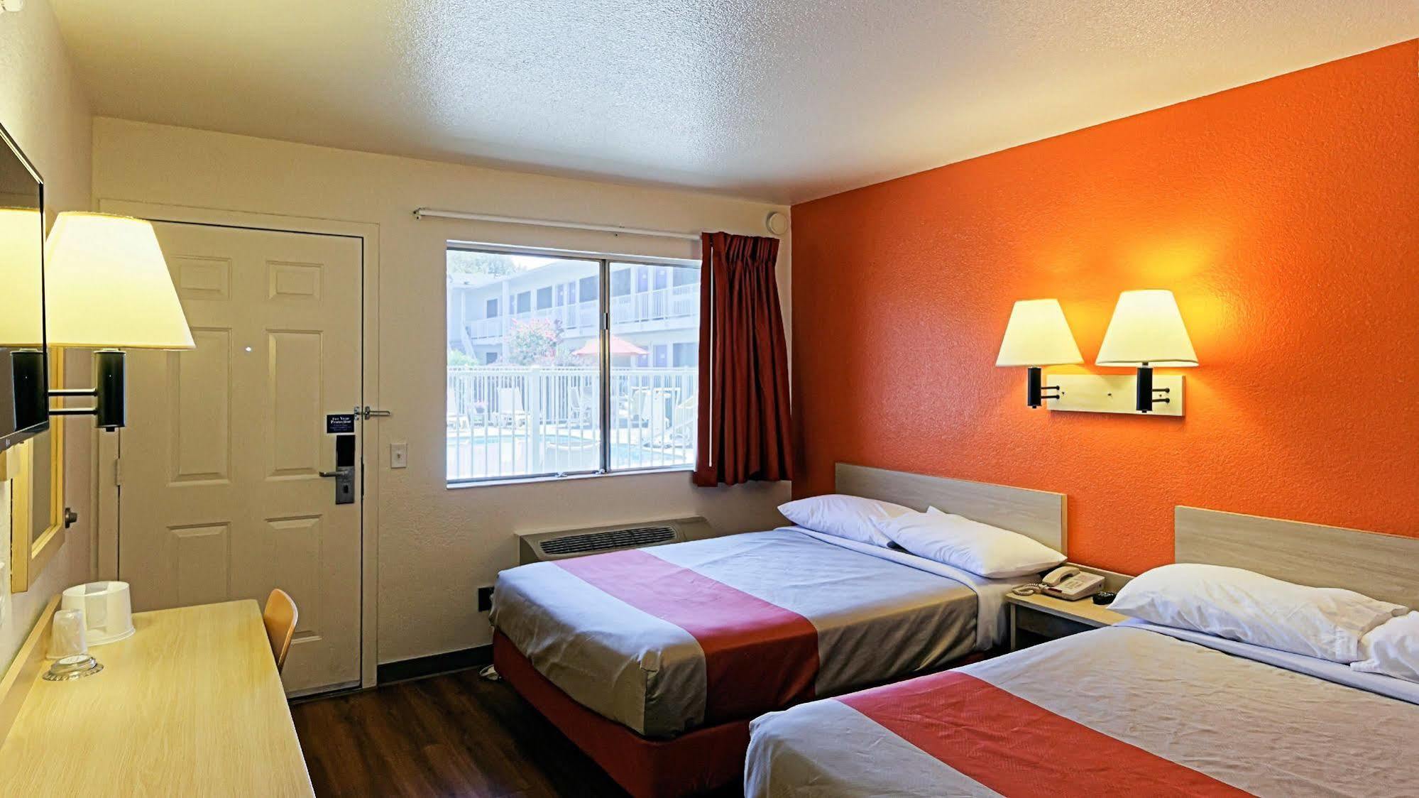 Hotel 6-chico, Ca