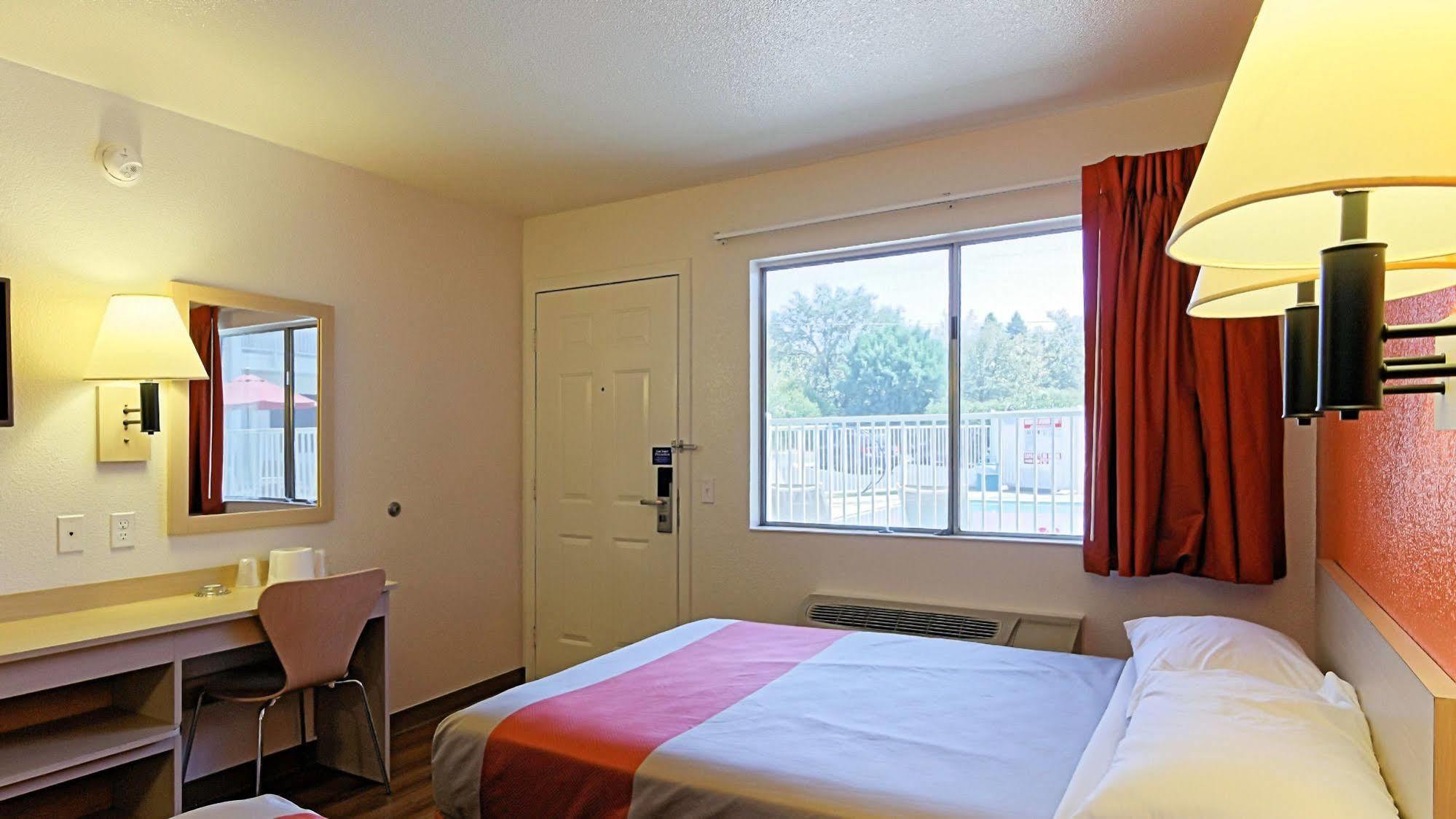 Hotel 6-chico, Ca Chico