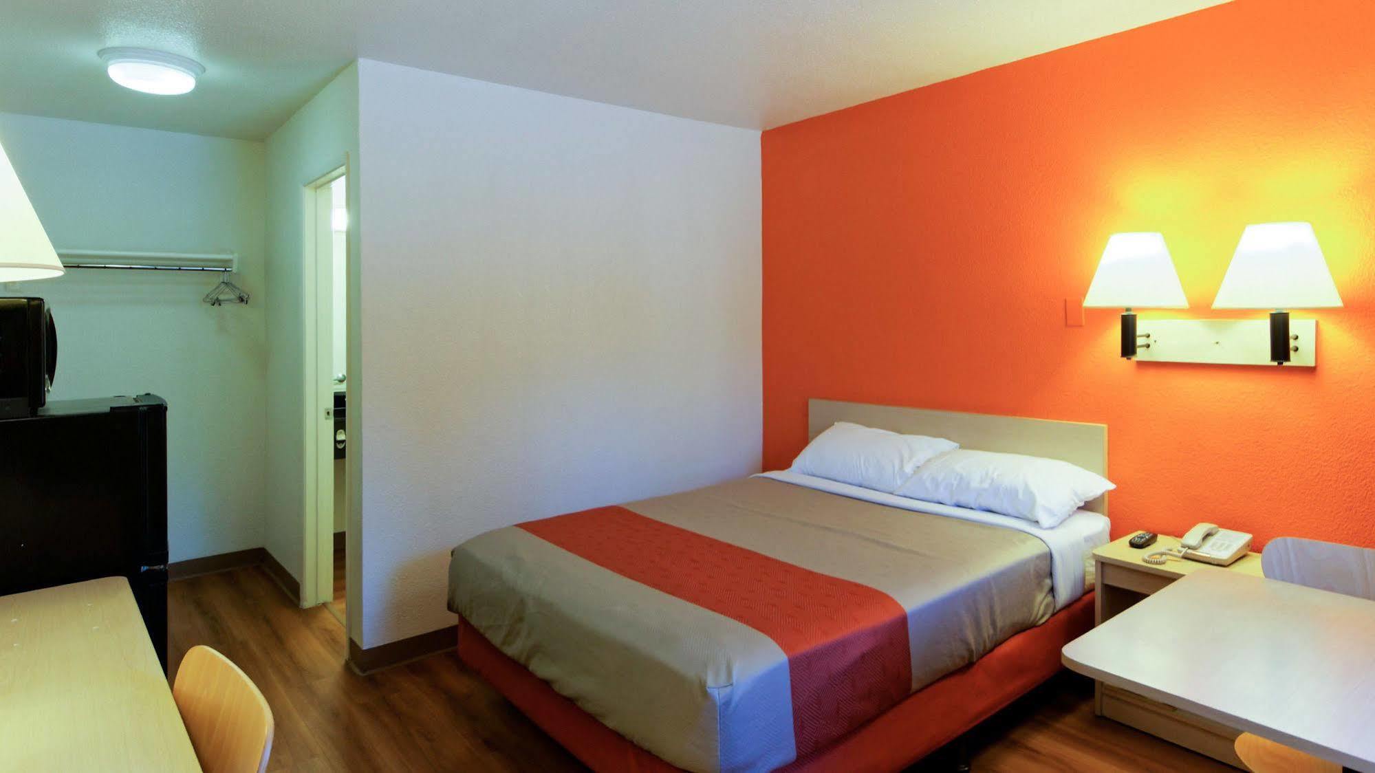 6-chico, Ca Hotel