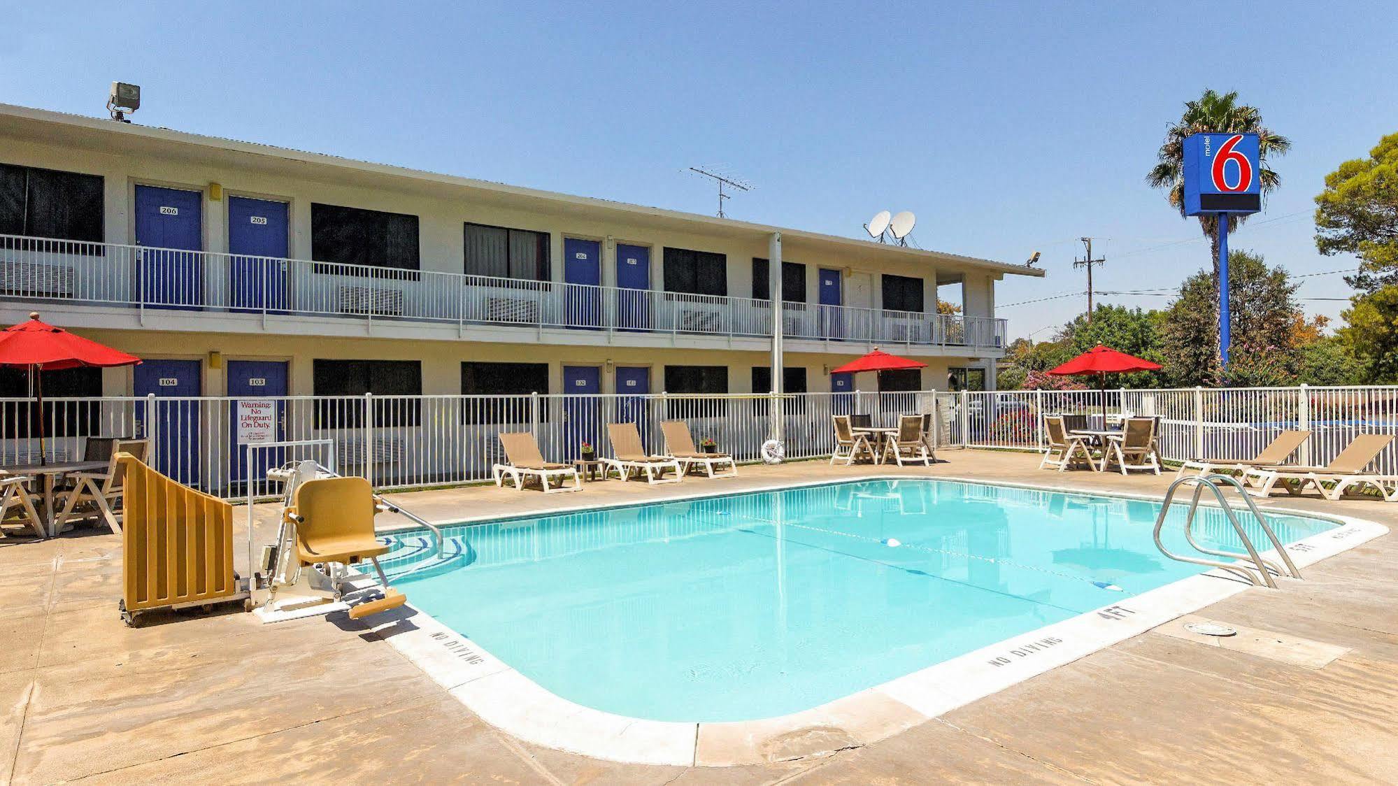 6-chico, Ca Hotel