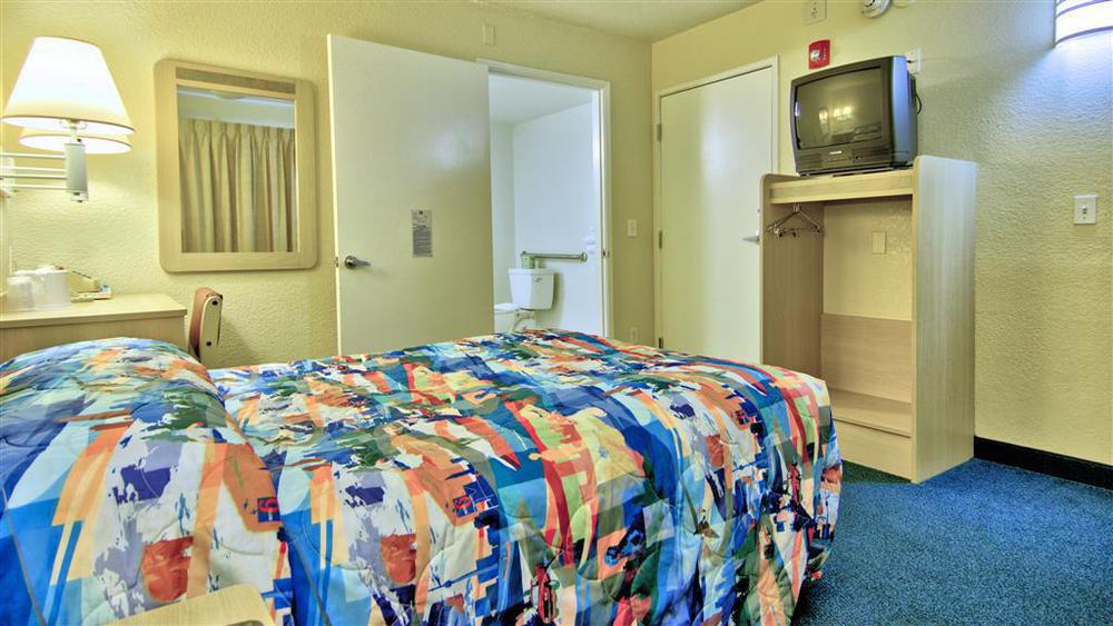 Hotel 6-chico, Ca 2*