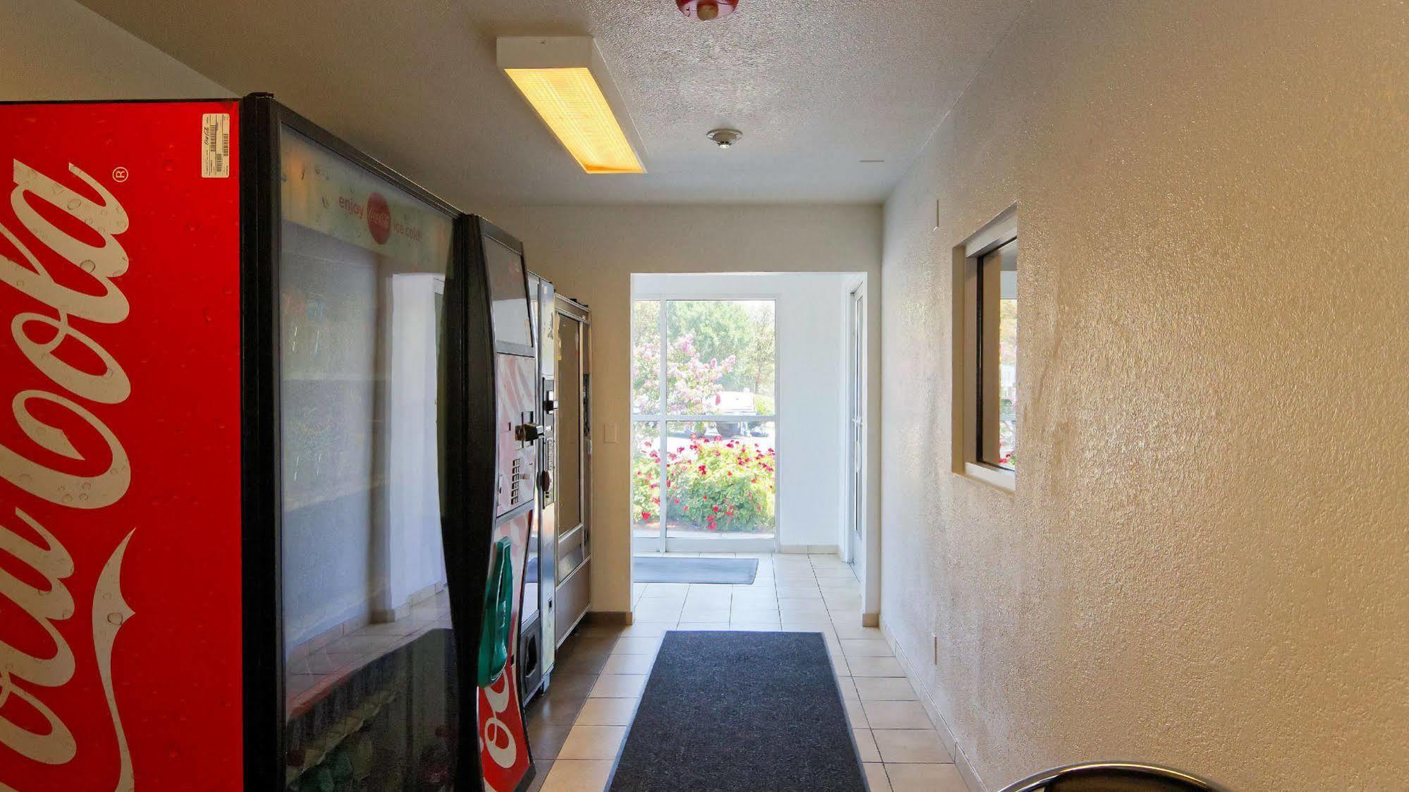 Hotel 6-chico, Ca 2*